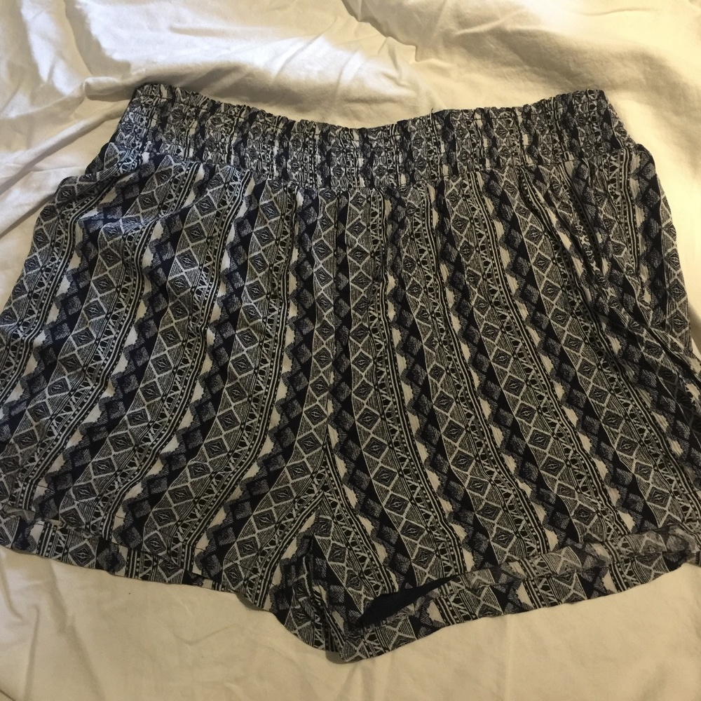 Knox Rose Navy and White Shorts XL NWT